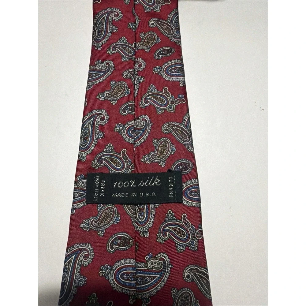 Mens Red Paisley Silk Tie Made in USA Italian Fabric RN 43170 Necktie